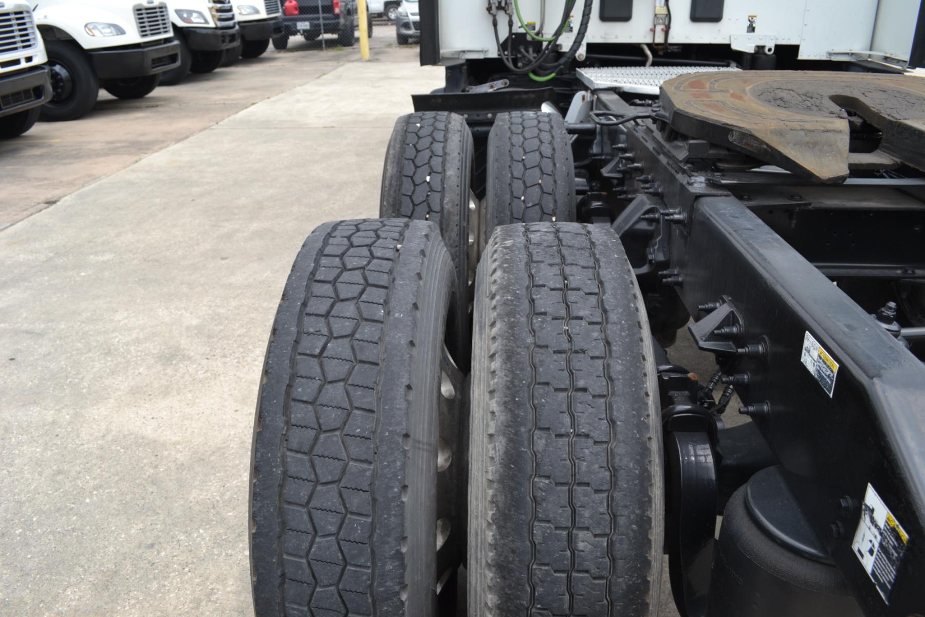 2017 WHITE /BLACK PETERBILT 579 EPIQ with an PACCAR MX13 12.9L 455HP engine, E.FULLER ADVANTAGE 10SPD AUTOMATED transmission, located at 9172 North Fwy, Houston, TX, 77037, (713) 910-6868, 29.887470, -95.411903 - 65" MID ROOF SLEEPER, DOUBLE BUNK, AIR SLIDE 5TH WHEEL, DIFF LOCK, AIR RIDE, ENGINE BRAKE, ELECTRIC APU, BUILT-IN NAVIGATION, MINI FRIDGE, ALUMINUM WHEELS, POWER WINDOWS , LOCKS, & MIRRORS, DUAL 135 GALLON FUEL TANKS, WB:230", RATIO: 2.64 - Photo #8